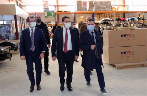 Amasya Valisi Sayın Mustafa MASATLI, Merzifon OSB’deki Fabrikaları Ziyaret Etti.